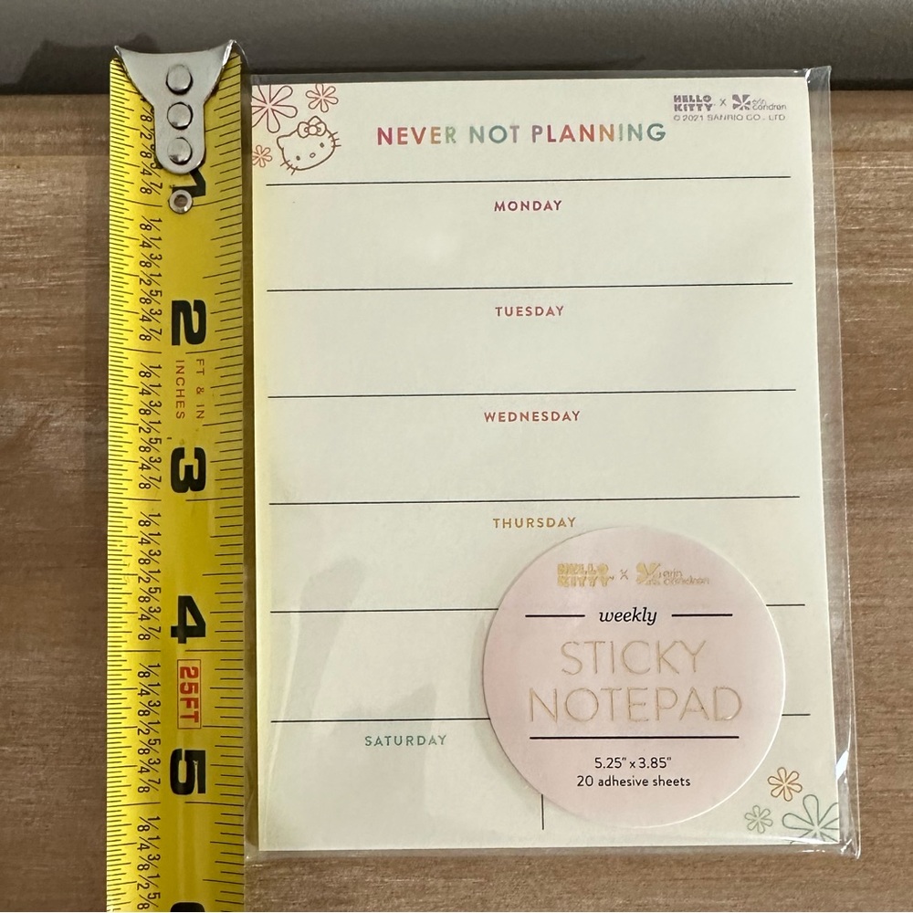 Hello Kitty Planner - Picture 2 of 3